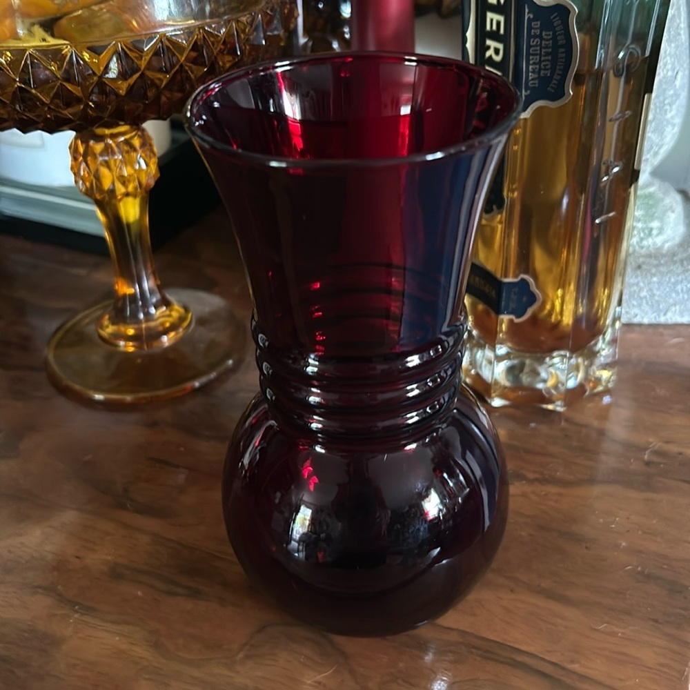 Vintage Anchor Hocking Glass Royal Ruby Red Vase with 3 Rings - Picture 3 of 6